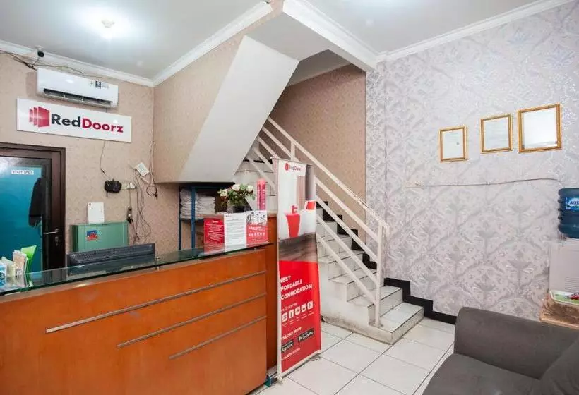 ペンション Reddoorz Syariah Near Jatisampurna Hospital