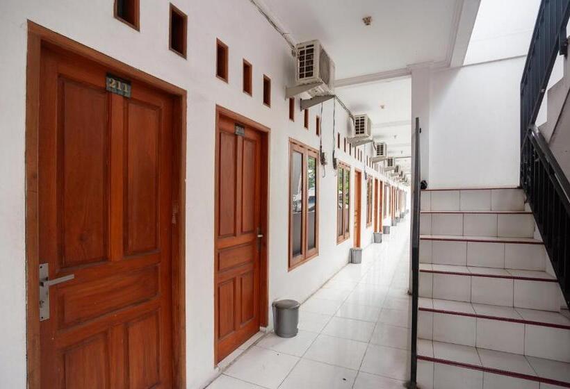 بنسيون Reddoorz Syariah Near Jatisampurna Hospital
