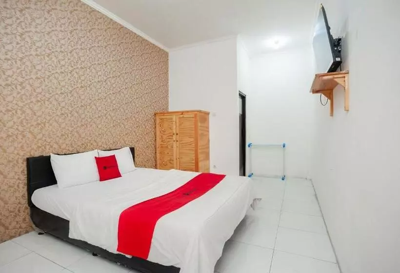 ペンション Reddoorz Syariah Near Jatisampurna Hospital