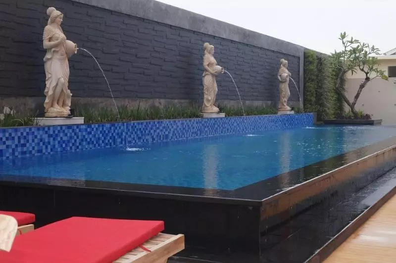 Front One Hotel Purwodadi