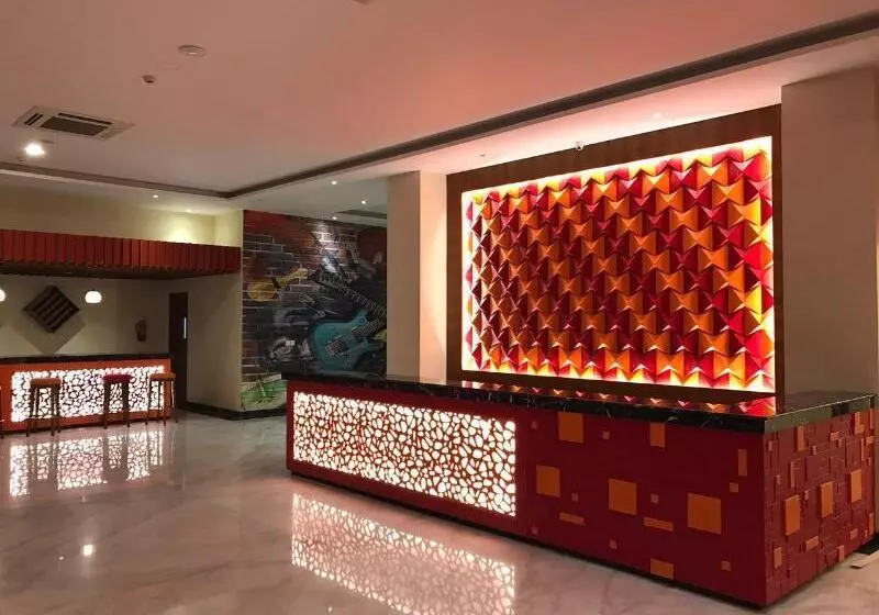 Front One Hotel Purwodadi