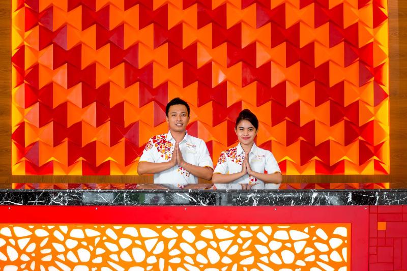 Front One Hotel Purwodadi