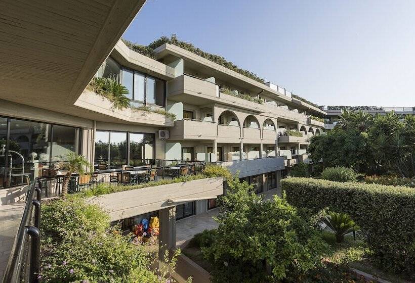 هتل The Signature Level at Grand Palladium Sicilia Resort & Spa