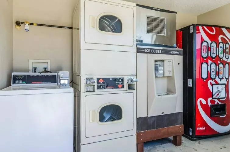 モーテル Regency Inn