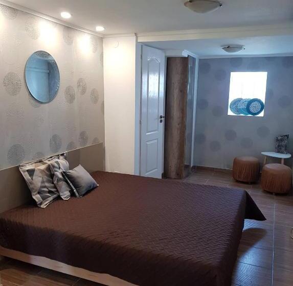 Airport16 Bed And Breakfast