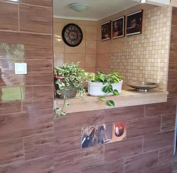 Airport16 Bed And Breakfast