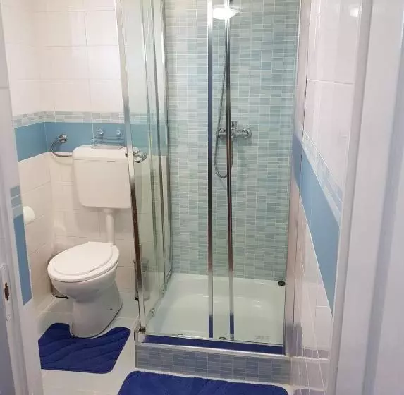 Airport16 Bed And Breakfast