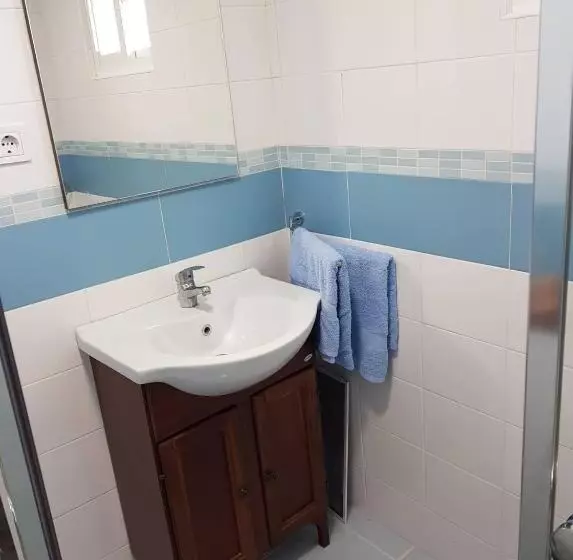 Airport16 Bed And Breakfast