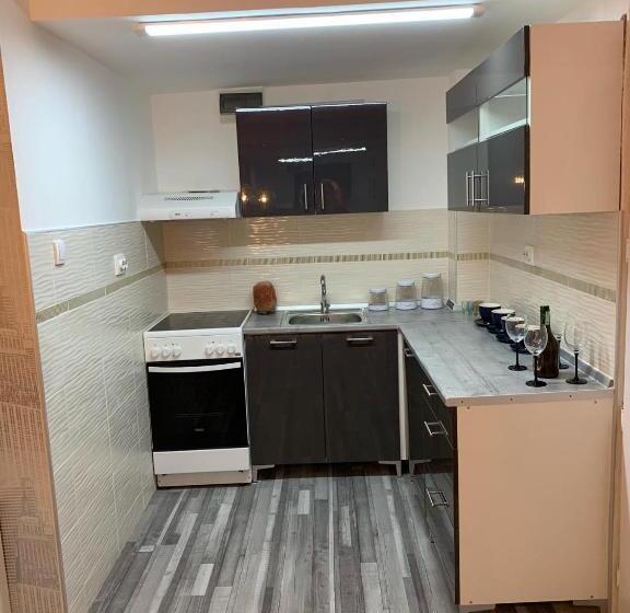 Airport16 Bed And Breakfast