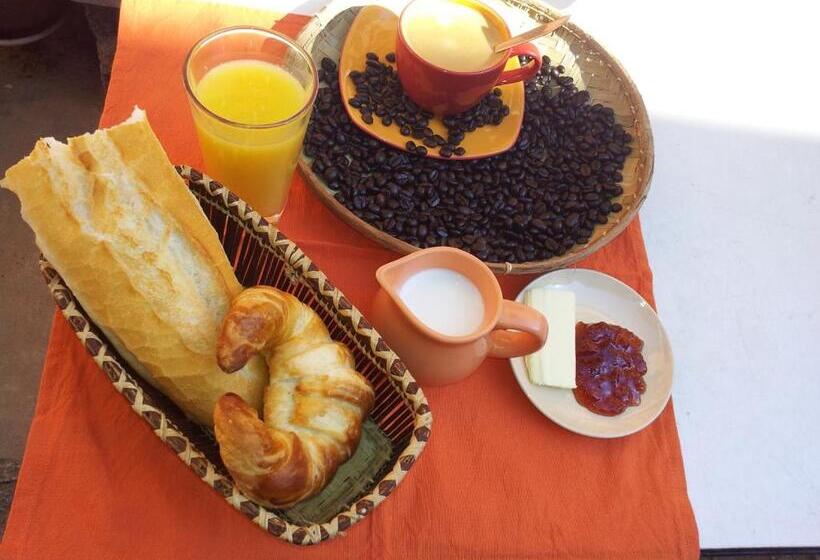 هاستل St Antoine