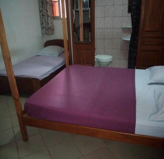 هاستل St Antoine