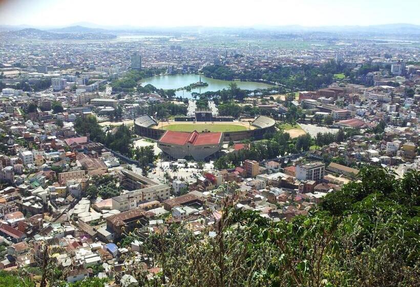 هاستل St Antoine