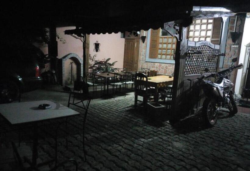 هاستل St Antoine