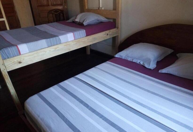 هاستل St Antoine