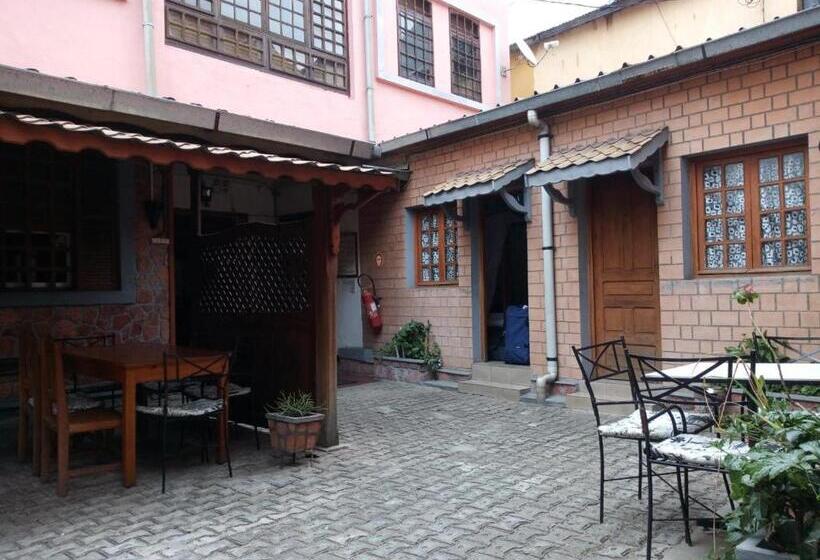 هاستل St Antoine