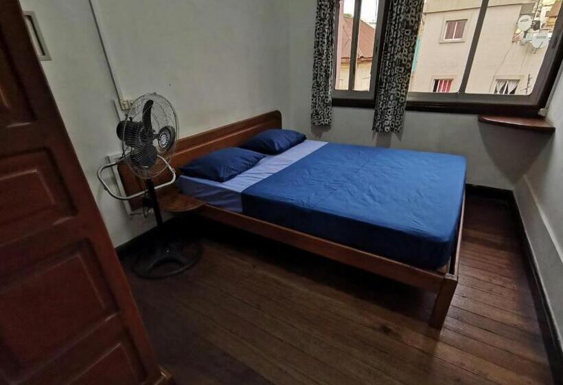 هاستل St Antoine