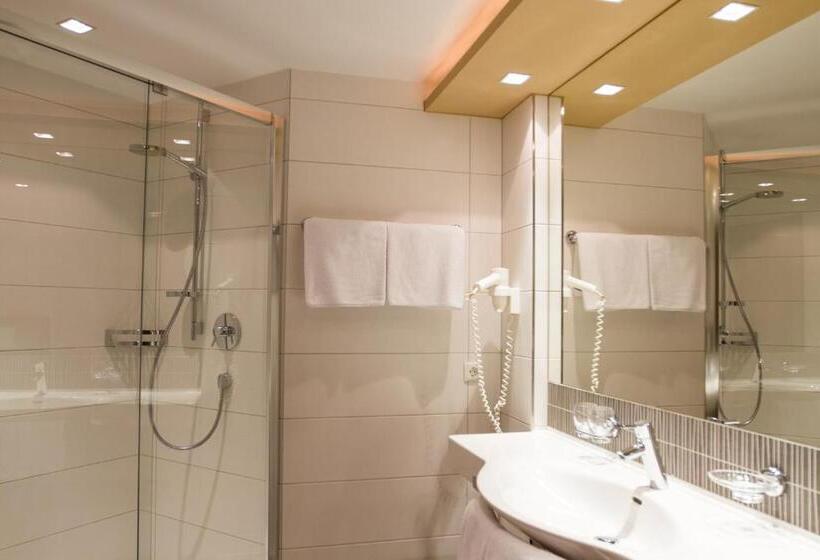 בית מלון כפרי Garni Astoria