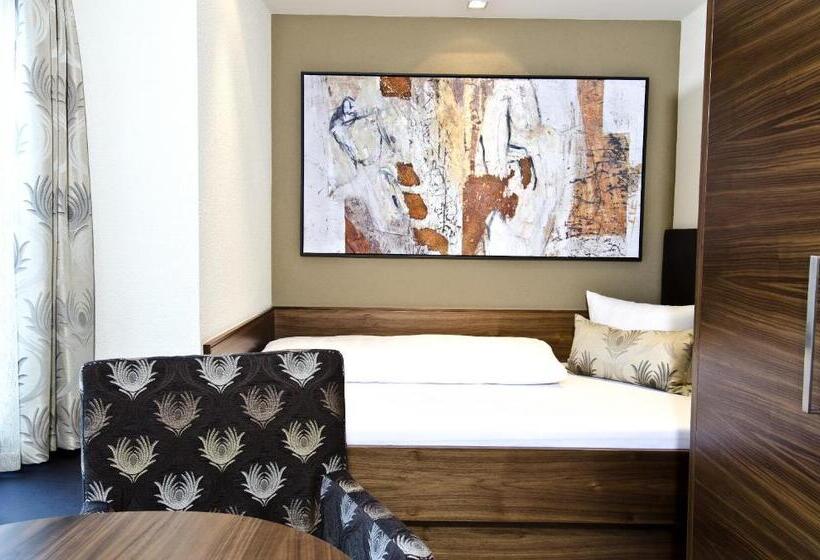 בית מלון כפרי Garni Astoria