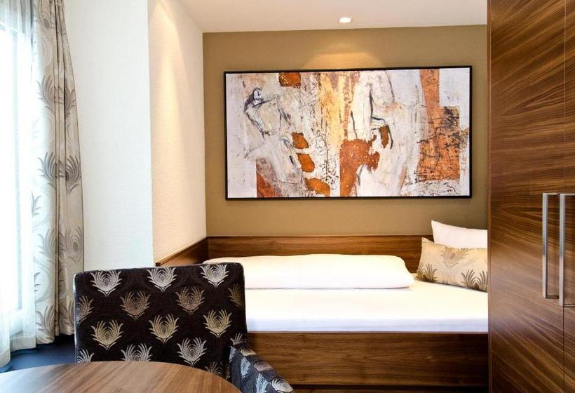 בית מלון כפרי Garni Astoria