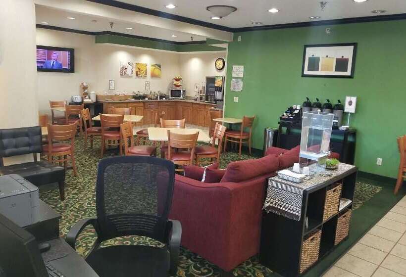 Отель Americinn By Wyndham Hudson