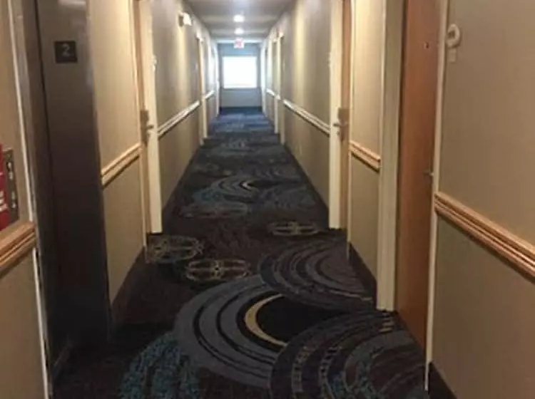 Отель Americinn By Wyndham Hudson