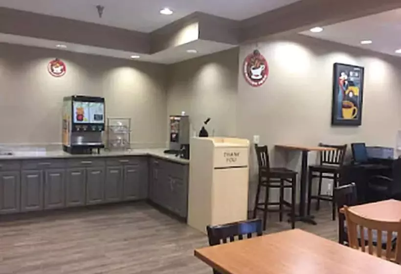 Отель Americinn By Wyndham Hudson