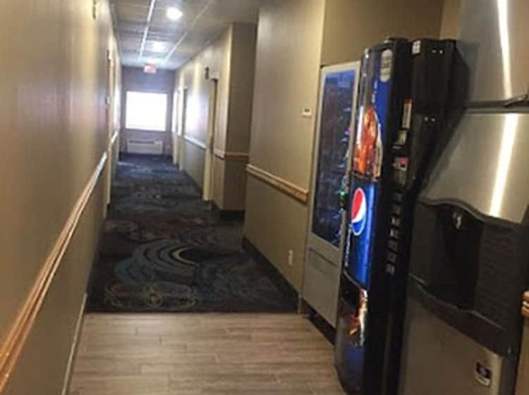 Отель Americinn By Wyndham Hudson