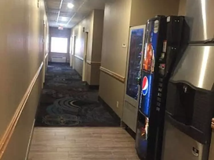 Отель Americinn By Wyndham Hudson