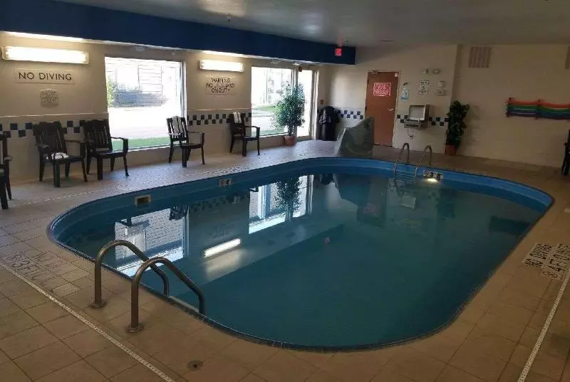 Отель Americinn By Wyndham Hudson