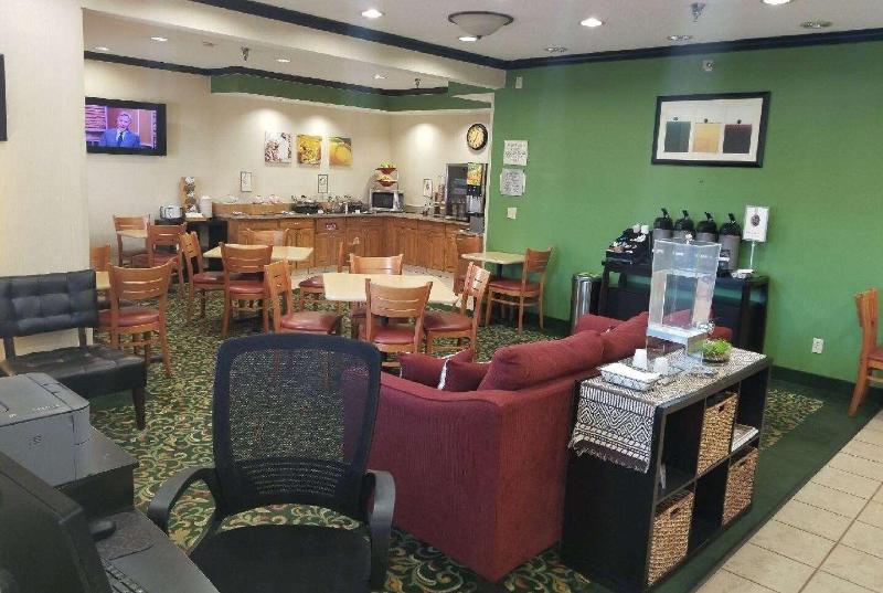 Отель Americinn By Wyndham Hudson