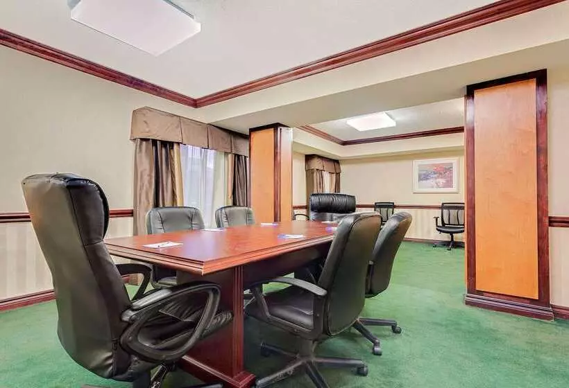 호텔 Baymont By Wyndham Kalamazoo East