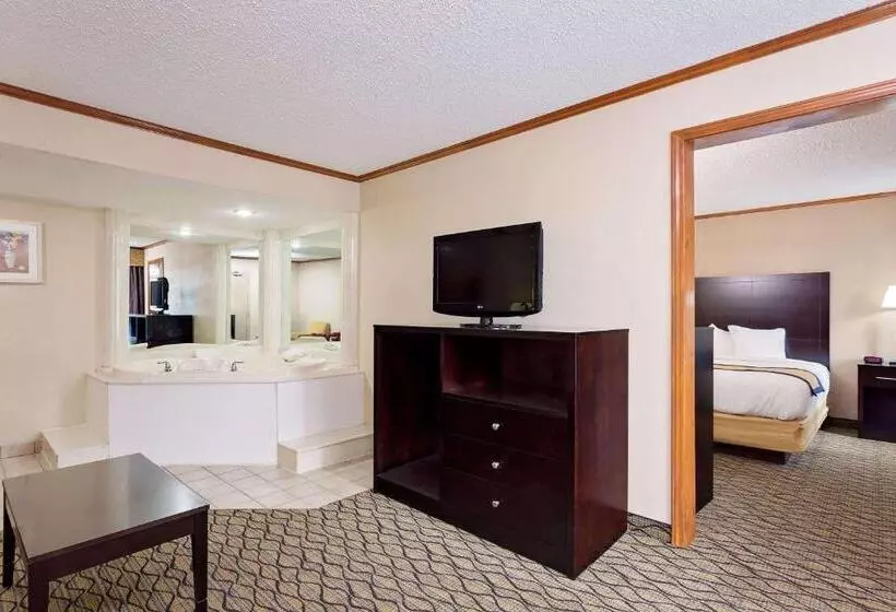 호텔 Baymont By Wyndham Kalamazoo East