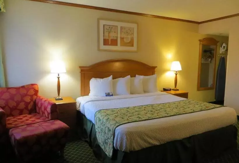 호텔 Baymont By Wyndham Kalamazoo East