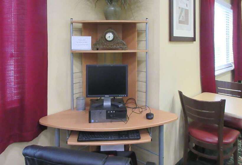 בית מלון כפרי Clarion Inn Near Wright Patterson Dayton