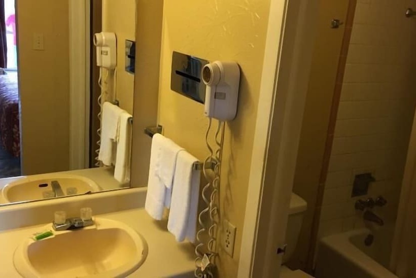 فندق Executive Inn & Suites Beeville