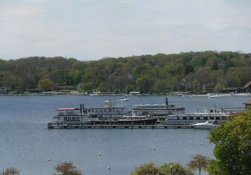 酒店 Harbor Shores On Lake Geneva