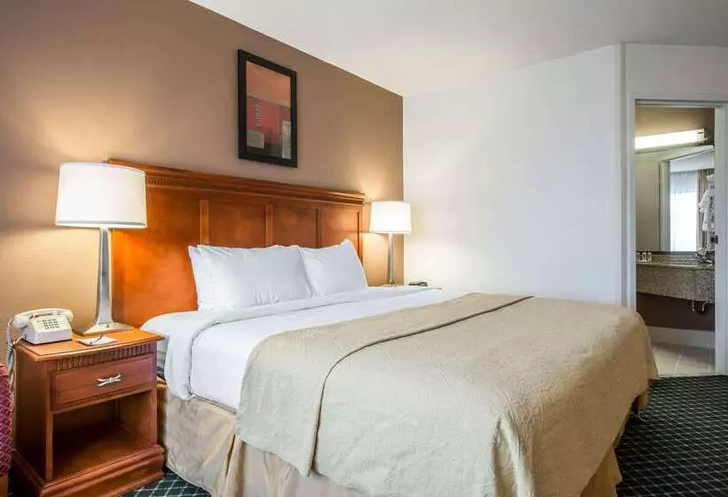 هتل Quality Inn Colchester Burlington
