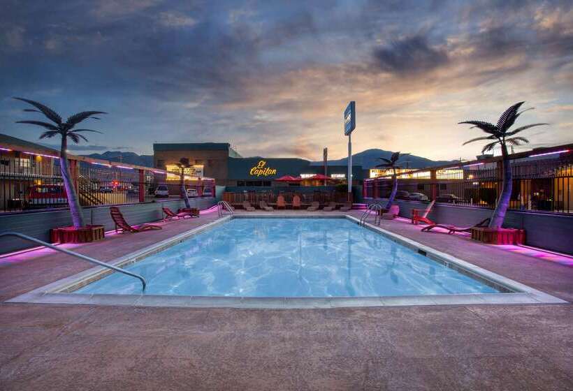 אתר נופש Travelodge By Wyndham Hawthorne