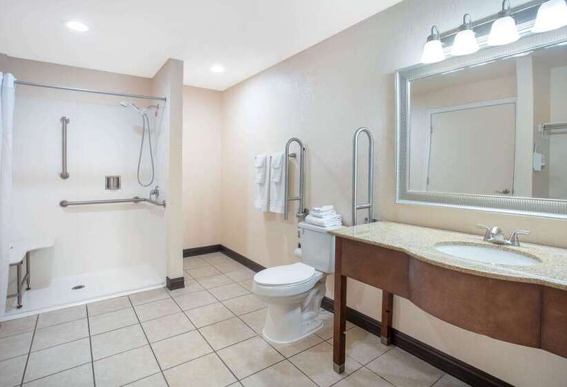 אתר נופש Travelodge By Wyndham Hawthorne