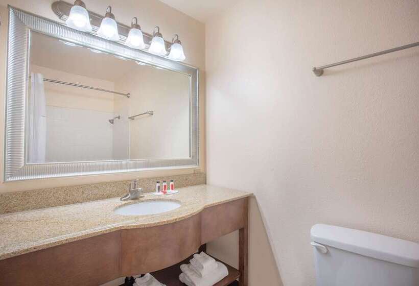 אתר נופש Travelodge By Wyndham Hawthorne