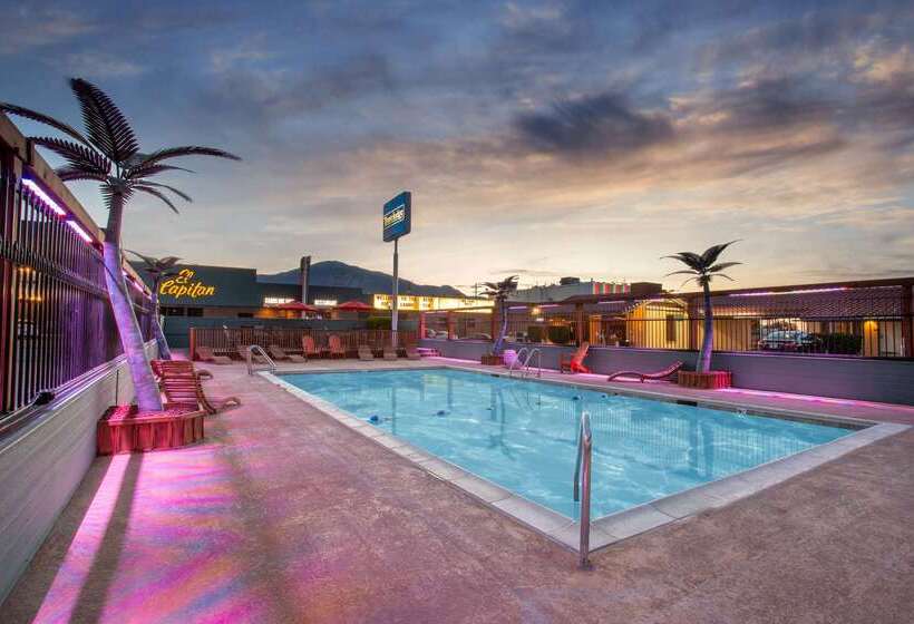 אתר נופש Travelodge By Wyndham Hawthorne