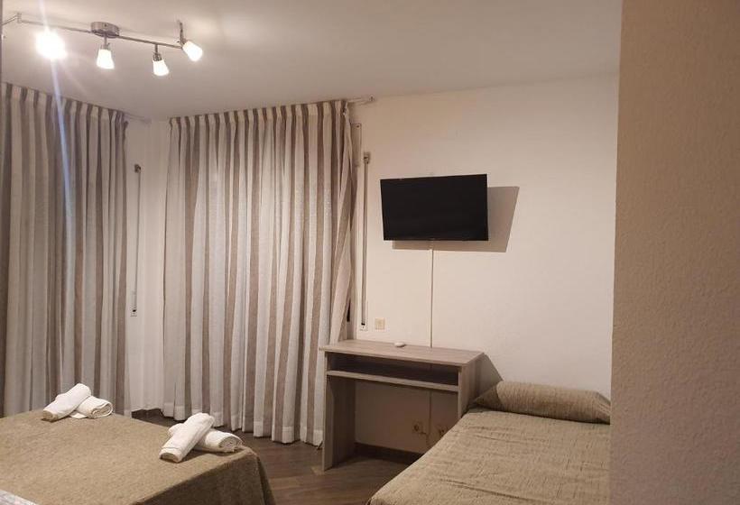 펜션 Pensió Costa Brava