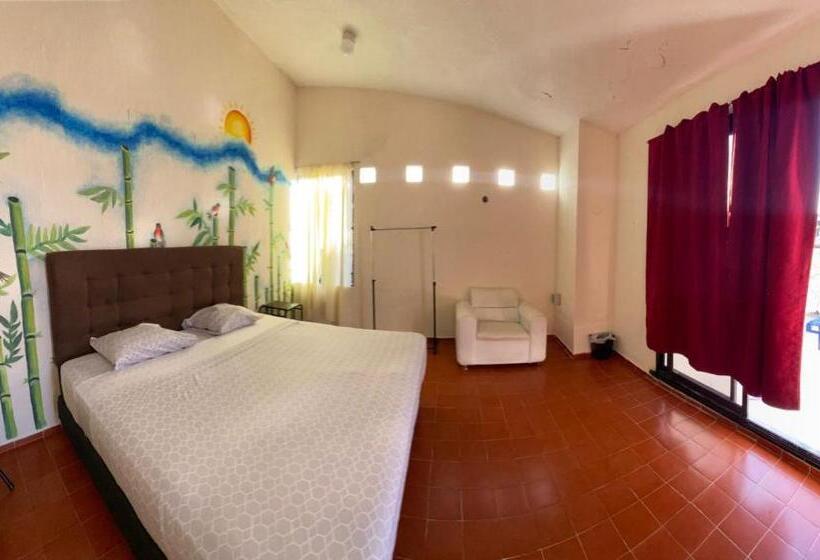 Casa Bugambilias Cancun Hostel