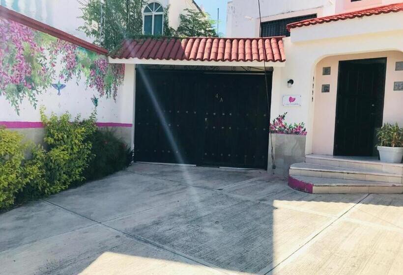 Casa Bugambilias Cancun Hostel