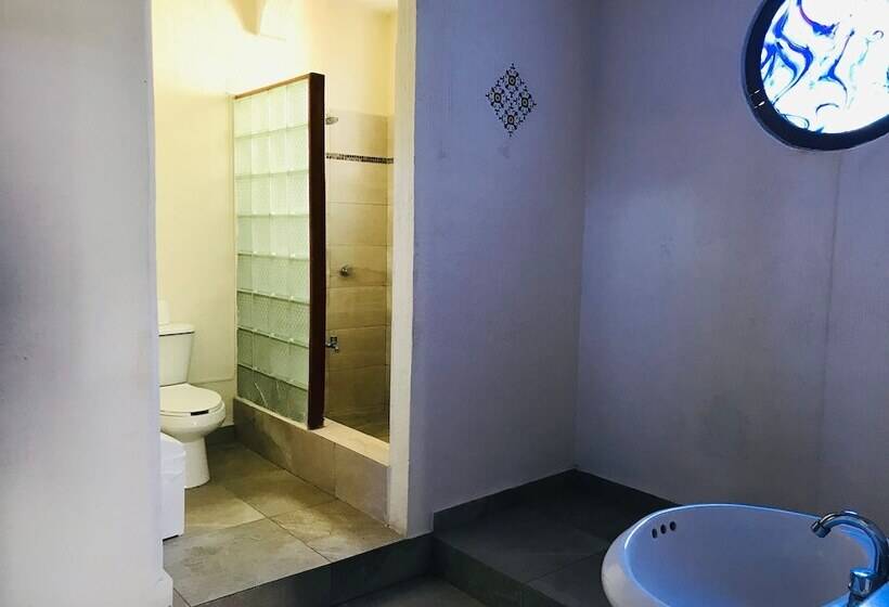 Casa Bugambilias Cancun Hostel