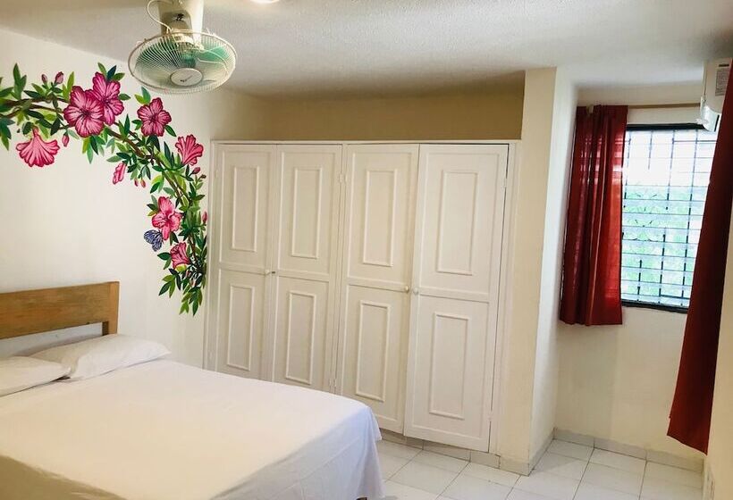 Casa Bugambilias Cancun Hostel