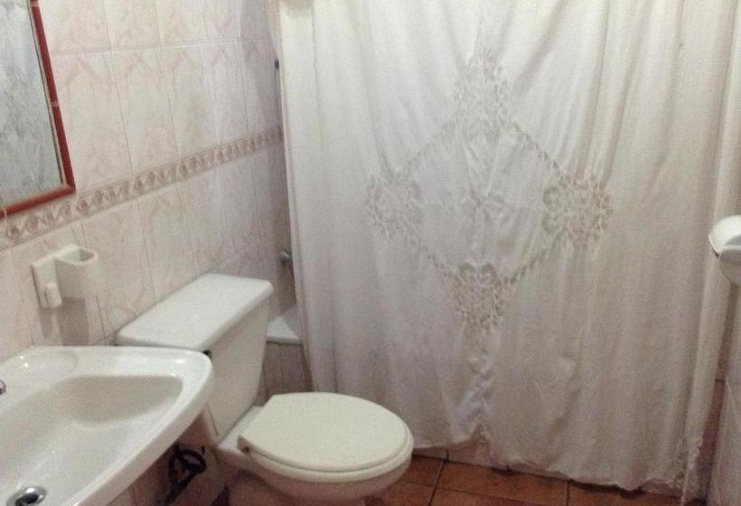 هاستل Hostal Monica