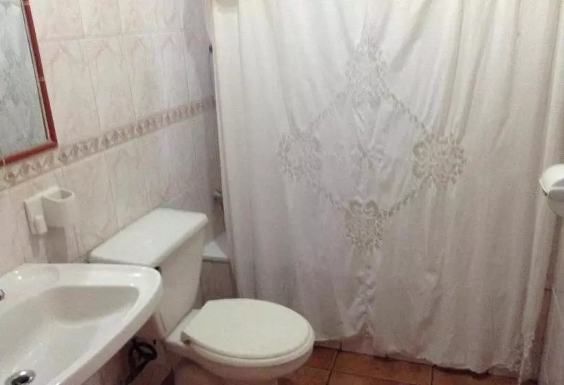 Retkeilymaja Hostal Monica