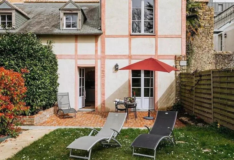 Chateau De Lourdes Cancale   St Malo