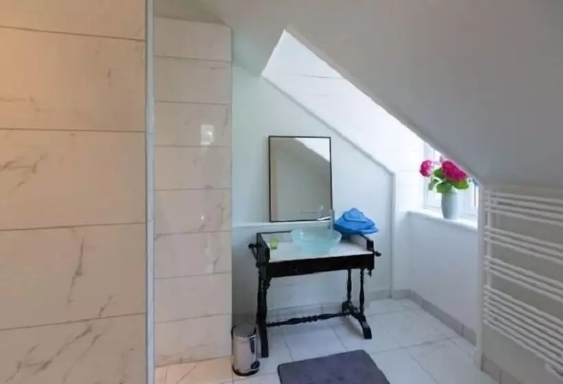 Chateau De Lourdes Cancale   St Malo